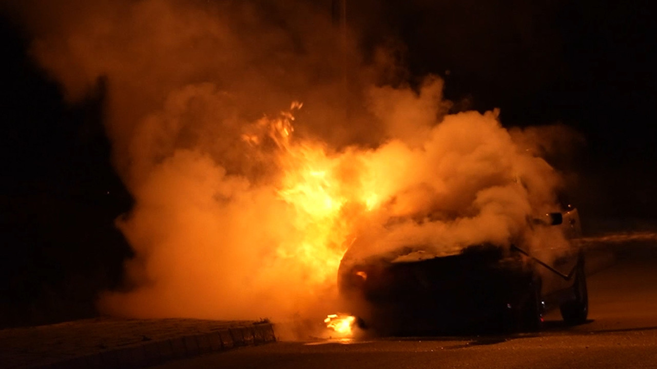 Emanet otomobil alev alev yandı: Facia son anda önledi