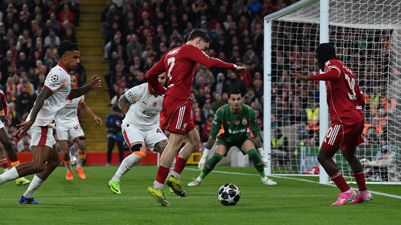 Galatasaray Liverpool’a farklı yenilerek Şampiyonlar Ligi’ne veda etti