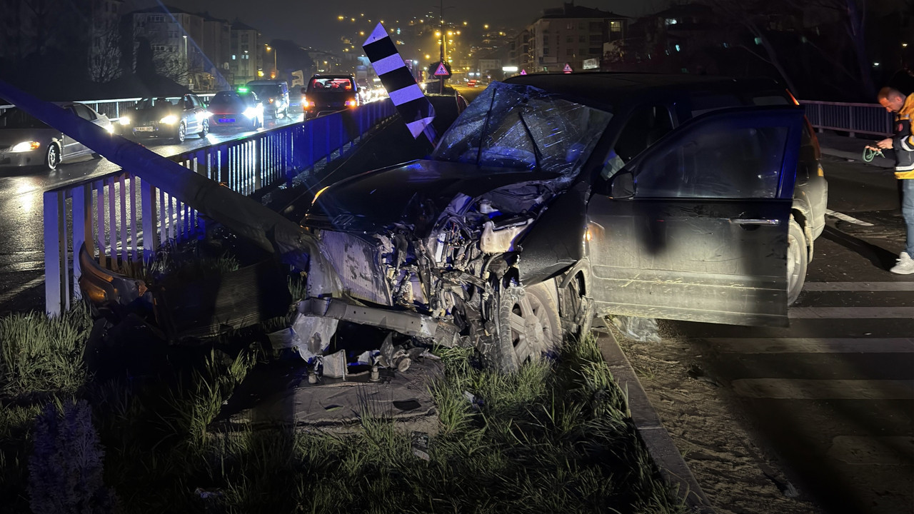Kontrolden çıkan cip korkuluklara ok gibi saplandı: Bartın’da köprüde can pazarı