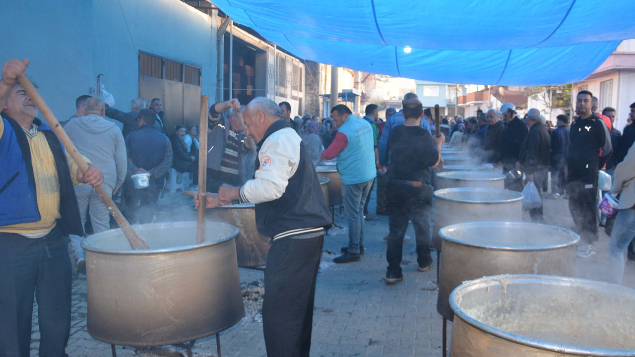 Asırlık gelenek bozulmadı: Dev kazanlarda pişen keşkekler 20 bin kişiye ikram edildi