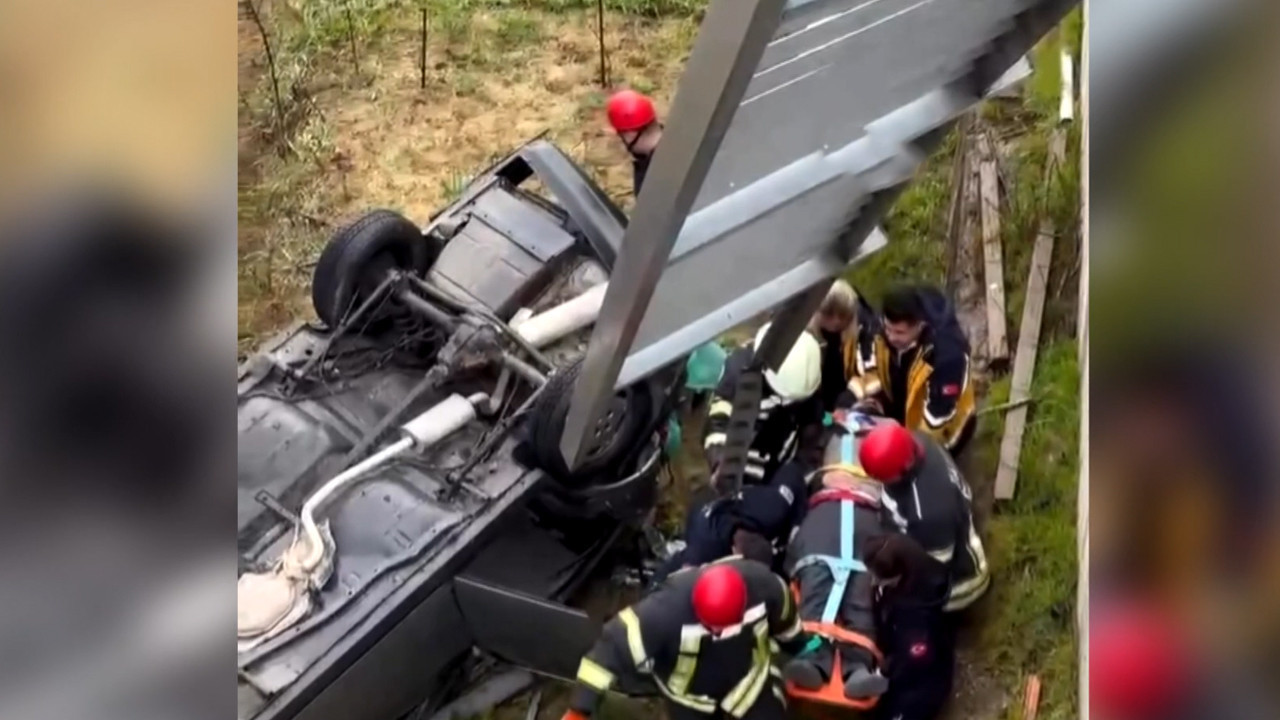 Bartın'da feci kaza: İstinat duvarı bile engel olmadı: Ekipler kurtarmak için zamanla yarıştı