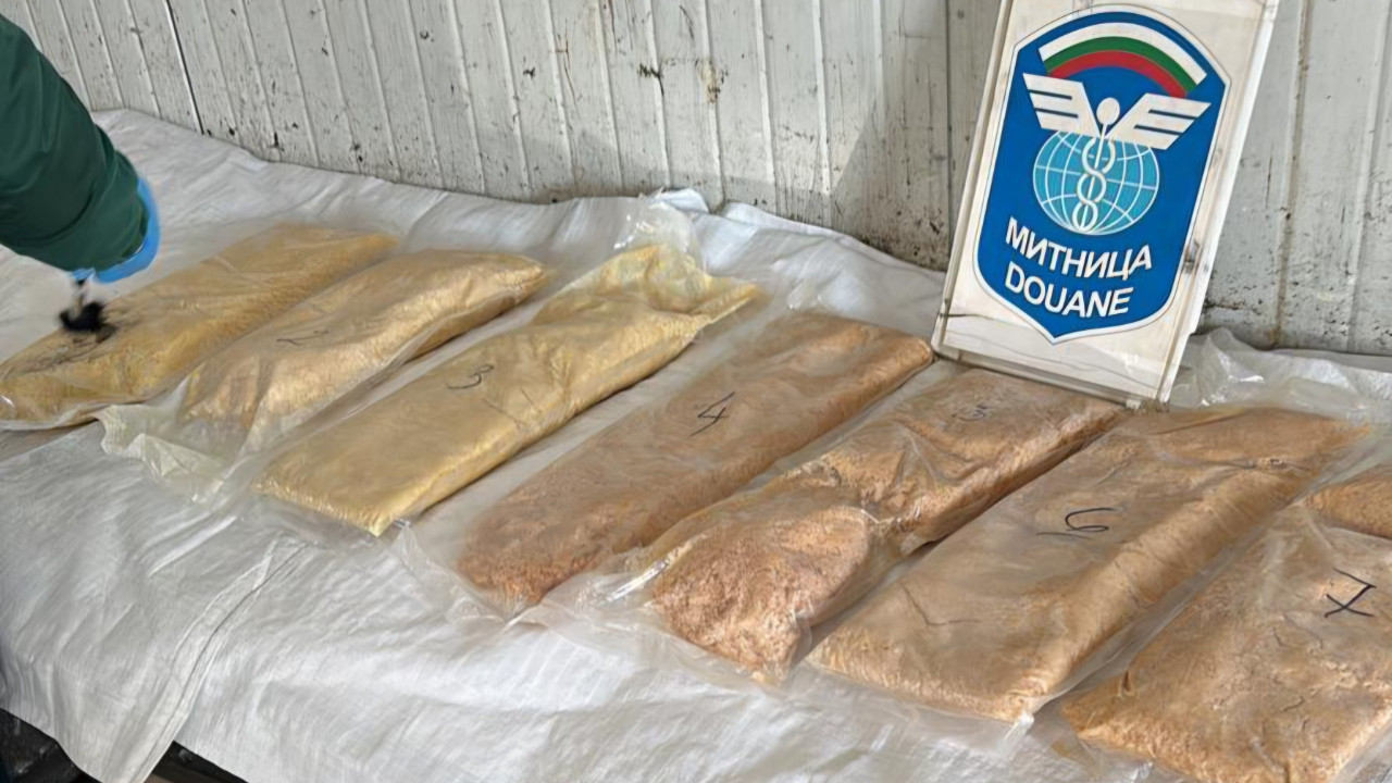 Sınırda dikkat çeken operasyon: Tırın gizli bölmesinde 14 kilo uyuşturucu