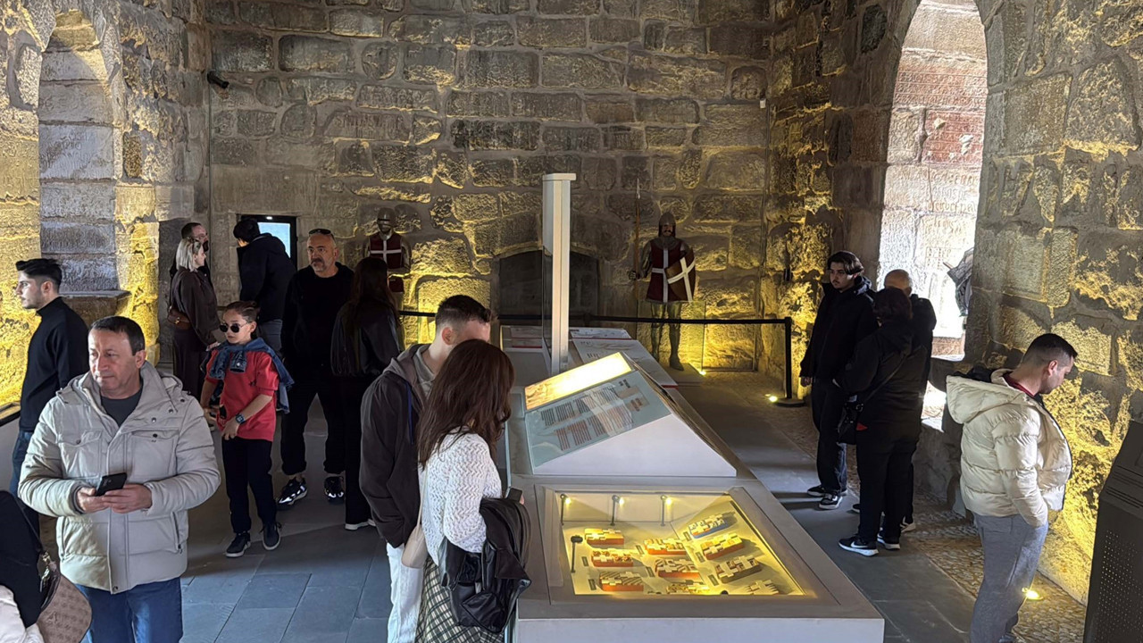 Tatilciler sahilde kaleye koştu: Bodrum’da tarih dolu ilk gün