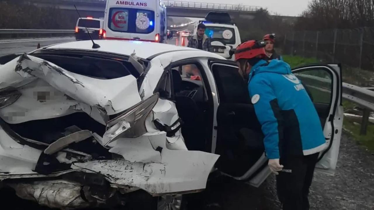 Dolu kazaya yol açtı: Şanlıurfa’da 4 araç birbirine girdi