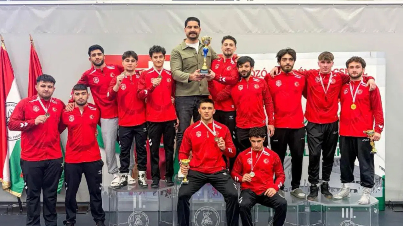 Helal olsun size... U20 Grekoromen Güreş Milli Takımı şampiyon oldu