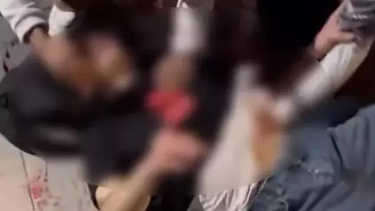 Metro çıkışında bıçaklı kavga: 2 yaralı, 3 gözaltı