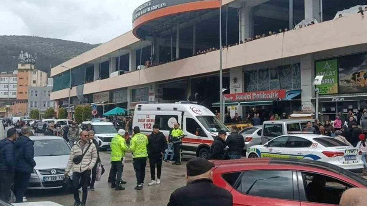 Pazar yerinde bıçaklı kavga: Yaralılar var