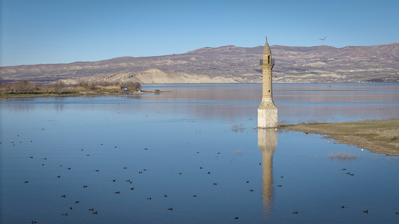 Yağışlar Karakaya’yı şaha kaldırdı: Kara parçaları bir gecede sular altında kaldı