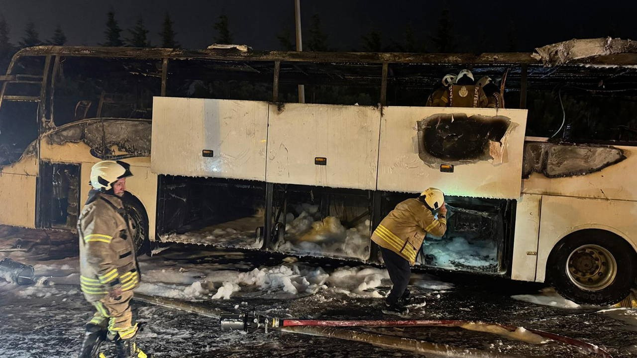 Yolcu otobüsü küle döndü