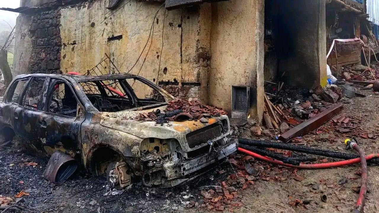 Ankara’da müstakil evde yangın: Otomobil ve traktör kül oldu