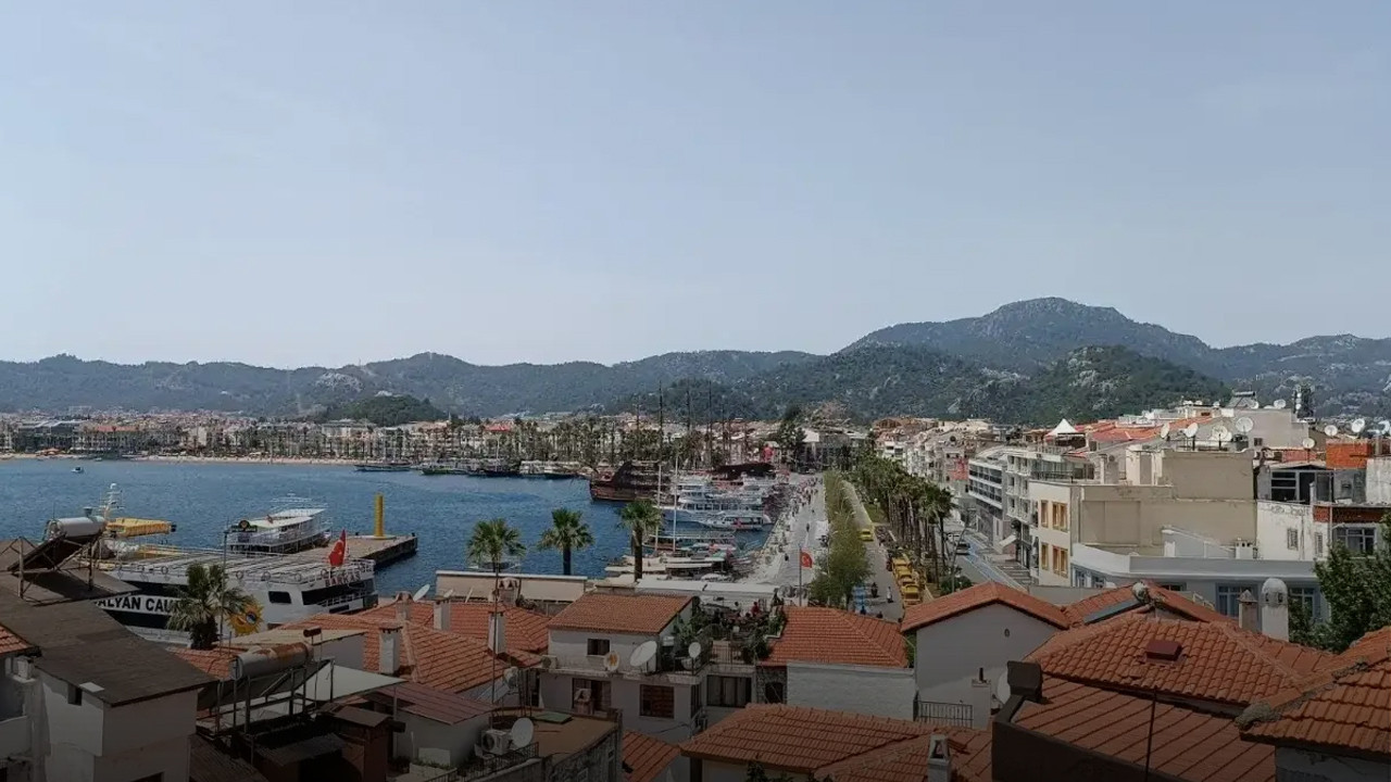 İngiliz turist kafilesi Marmaris'e indi: Tatil sezonu başladı