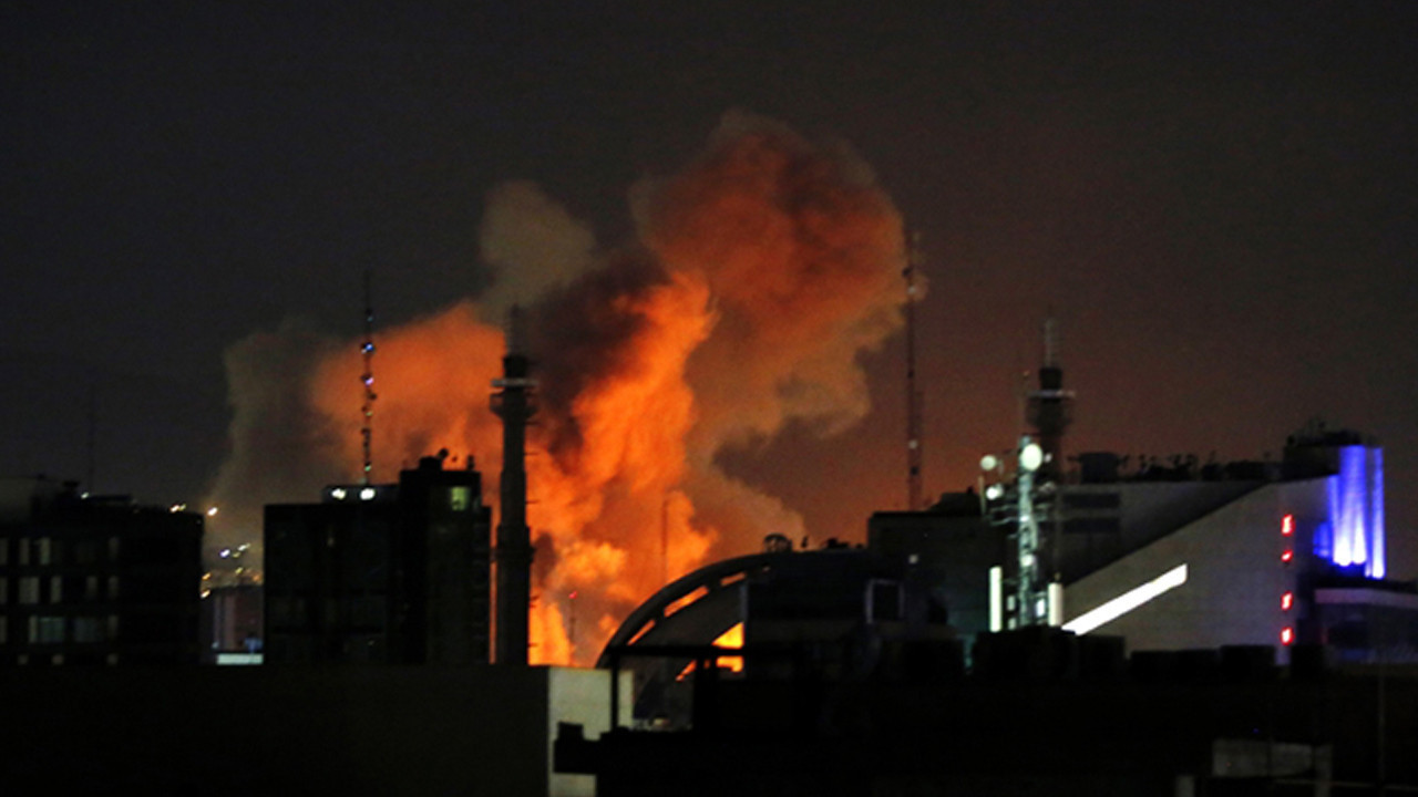 İran medyası: Tahran'da patlama sesleri duyuldu