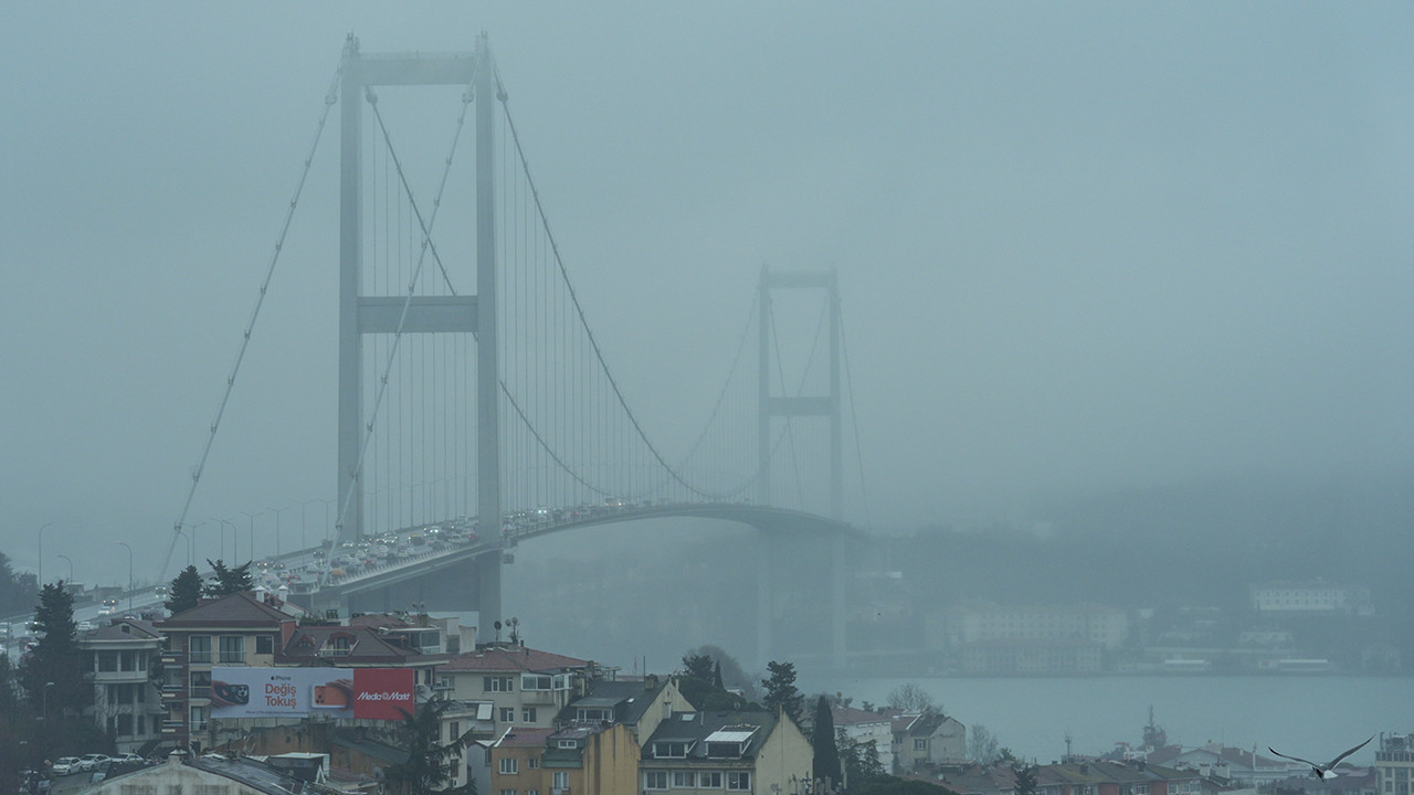 İstanbul’da sis alarmı: Boğaz gözden kayboldu