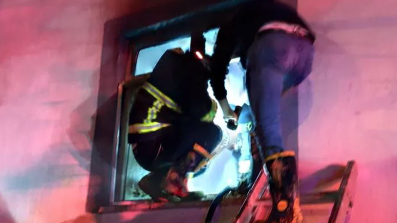 Siirt’te iki katlı binada korkutan yangın