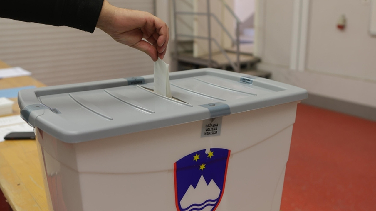 Slovenya sandık başında: 90 sandalyelik yarış başladı