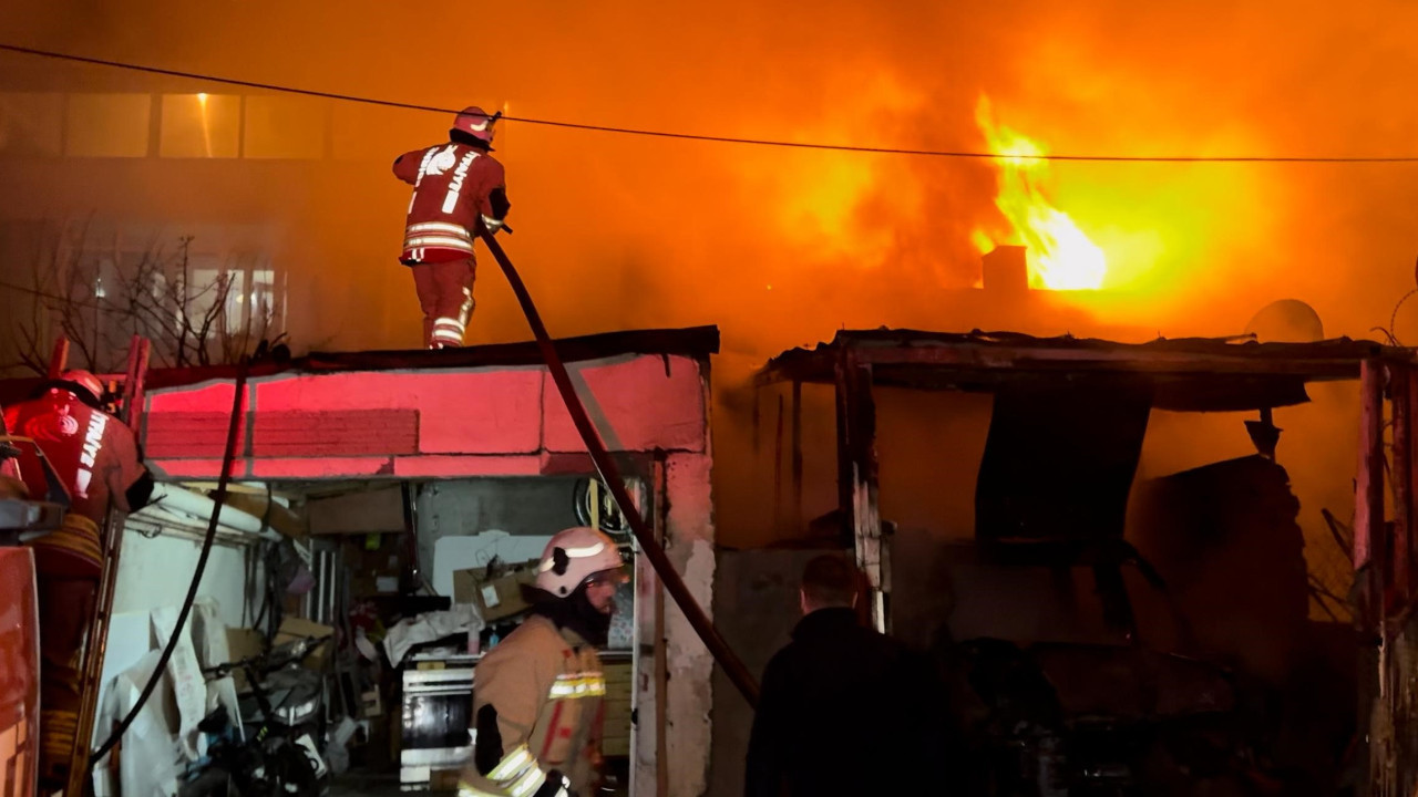 Edirne’de yangın paniği: Ev ve otomobil alevlere teslim oldu