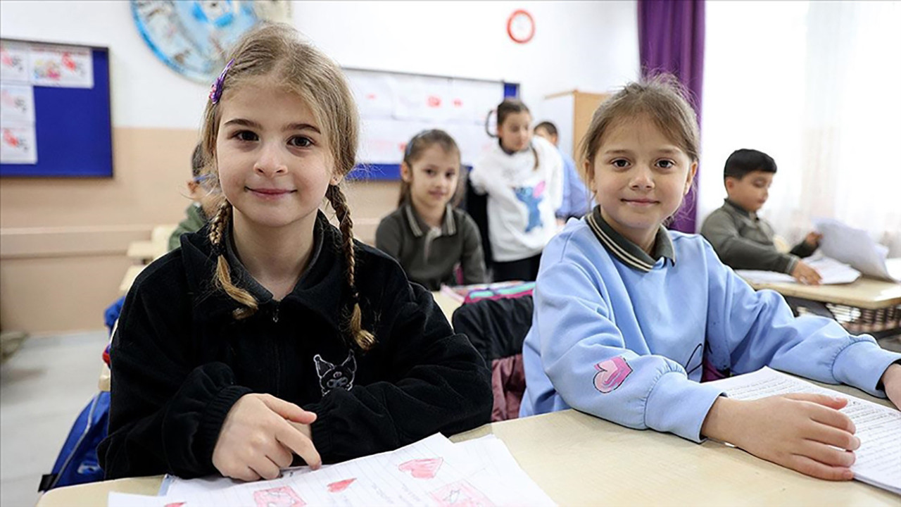 Okul zili çaldı: 18 milyon öğrenci sınıflara döndü