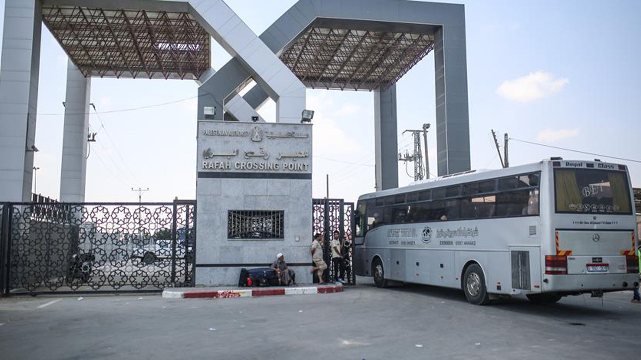 Refah Sınır Kapısı 20 gün sonra kısıtlı açıldı: 28 Filistinli Gazze’ye döndü