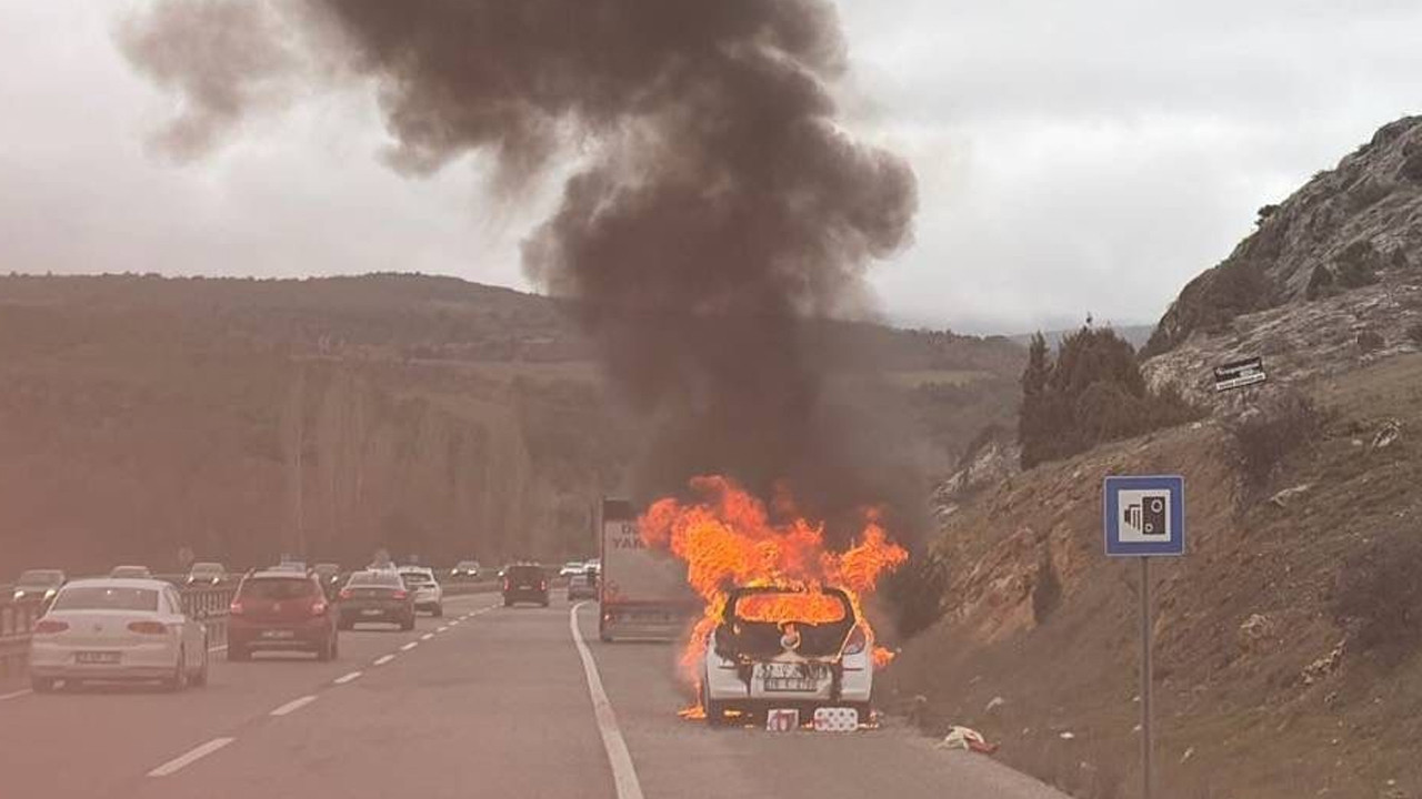Bilecik’te seyir halindeki araç alev alev yandı