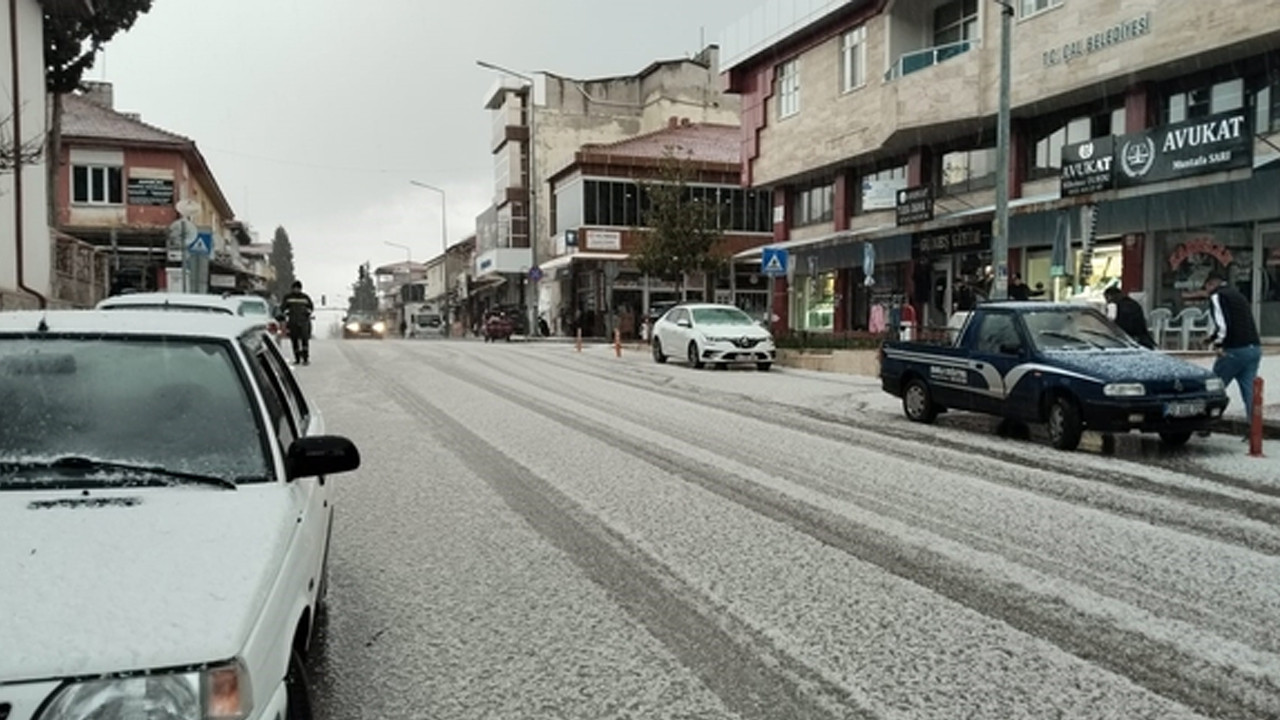 Çal’a Mart ayında kar düştü