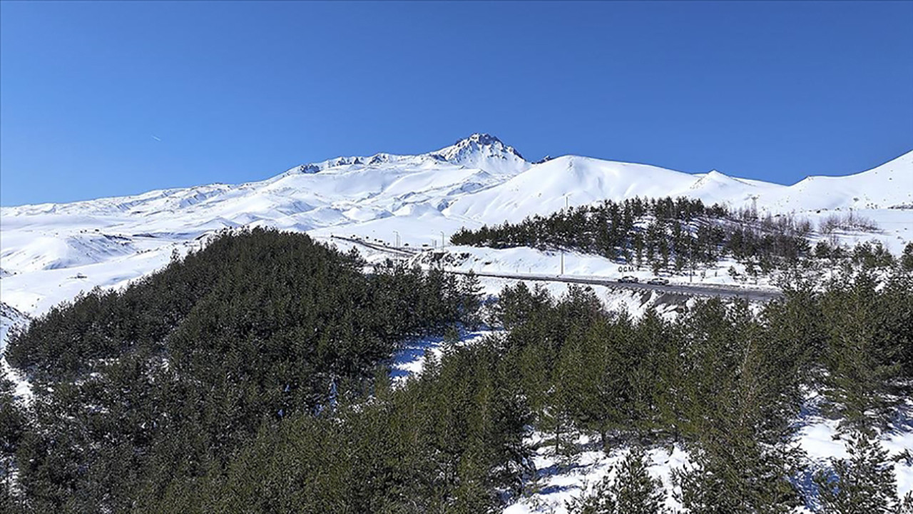 Erciyes Dağı 15 yılda 7 milyon fidanla yeşillendi: 8 bin futbol sahası büyüklüğünde alan