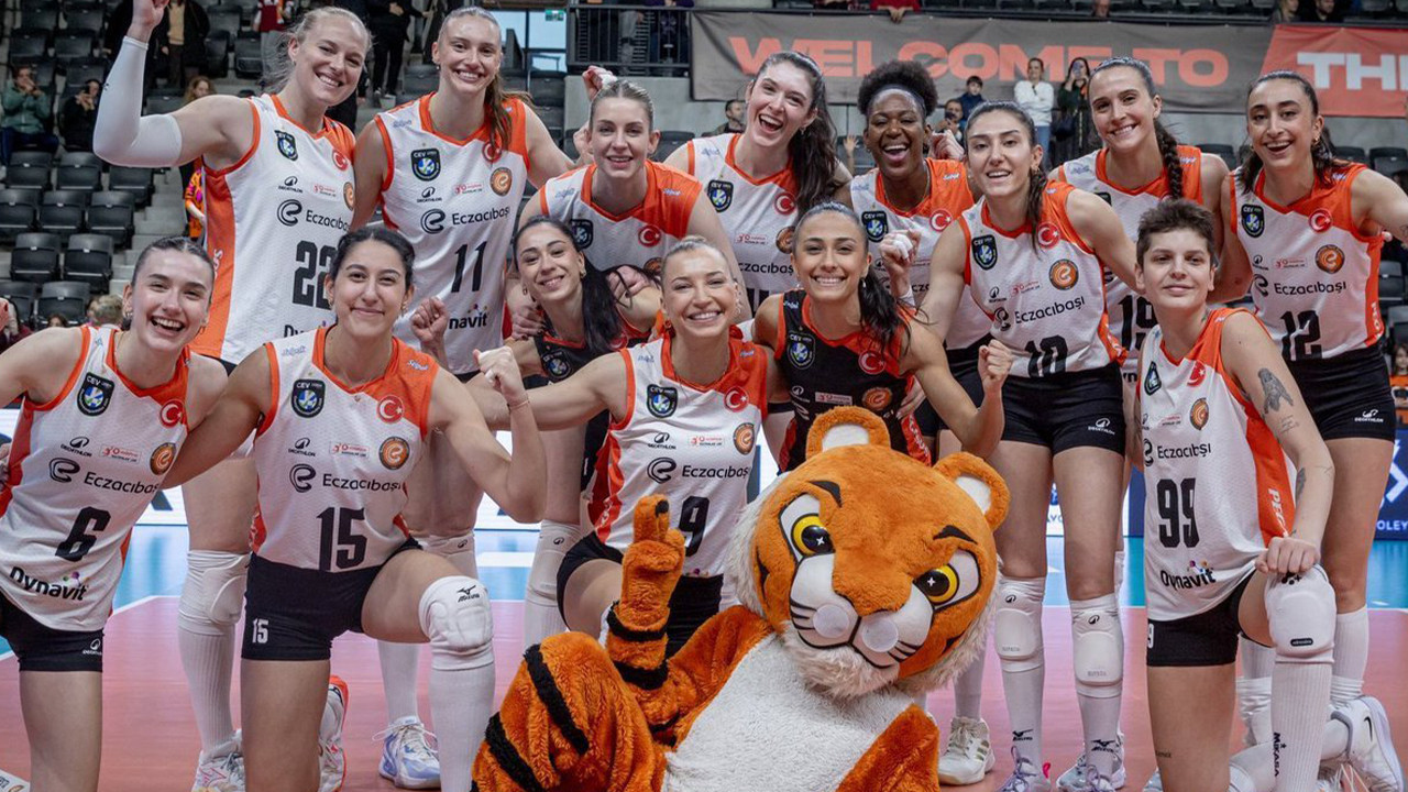 Fenerbahçe'yi yenen Eczacıbaşı finalde VakıfBank'ın rakibi oldu