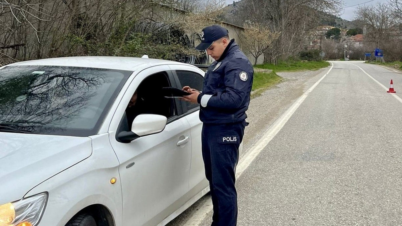 İnhisar'da ekiplerden emniyet kemeri kullanımının hayati önemi hakkında bilgilendirme