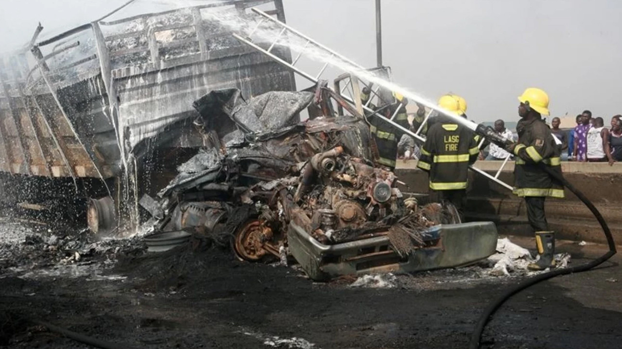 Nijerya'da trafik kazasında 10 kişi öldü, 20 kişi yaralandı