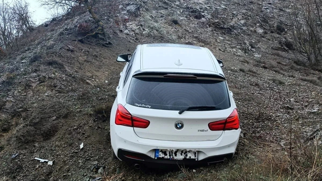 Önce bariyerlere çarptı sonra araziye savruldu