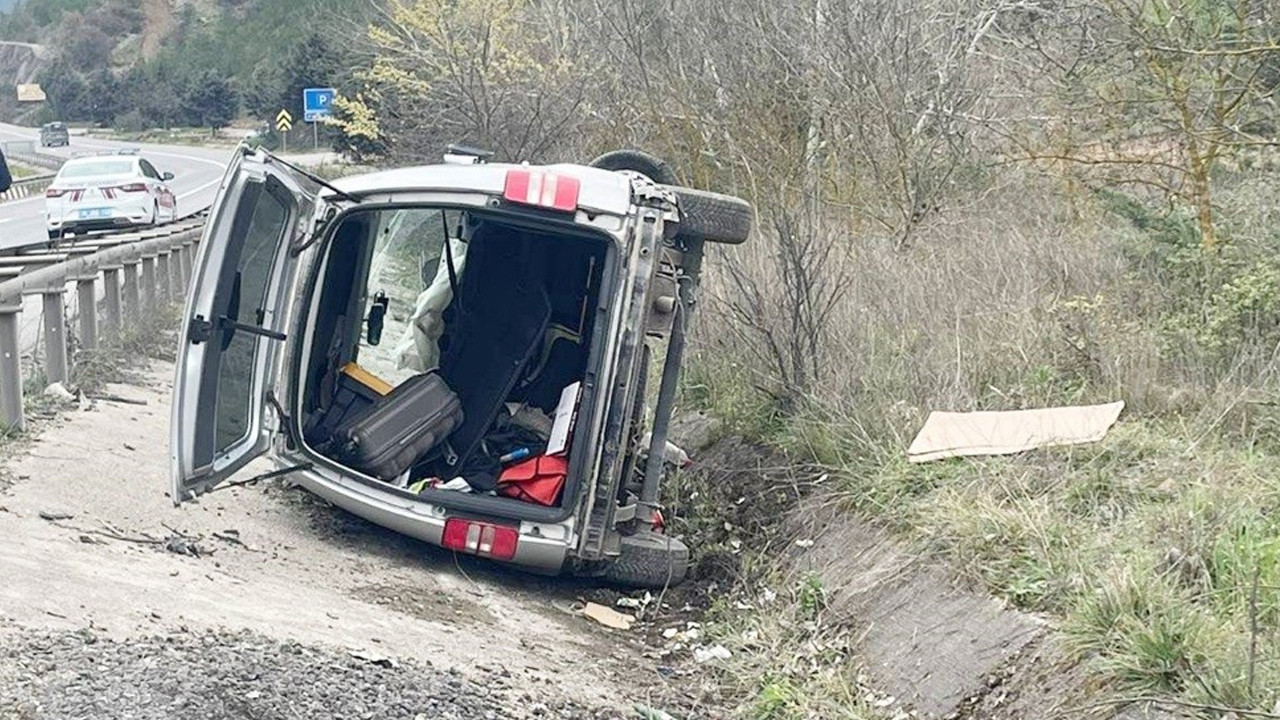 Bilecik’te şarampole devrilen araçtaki 2 kişi yaralandı
