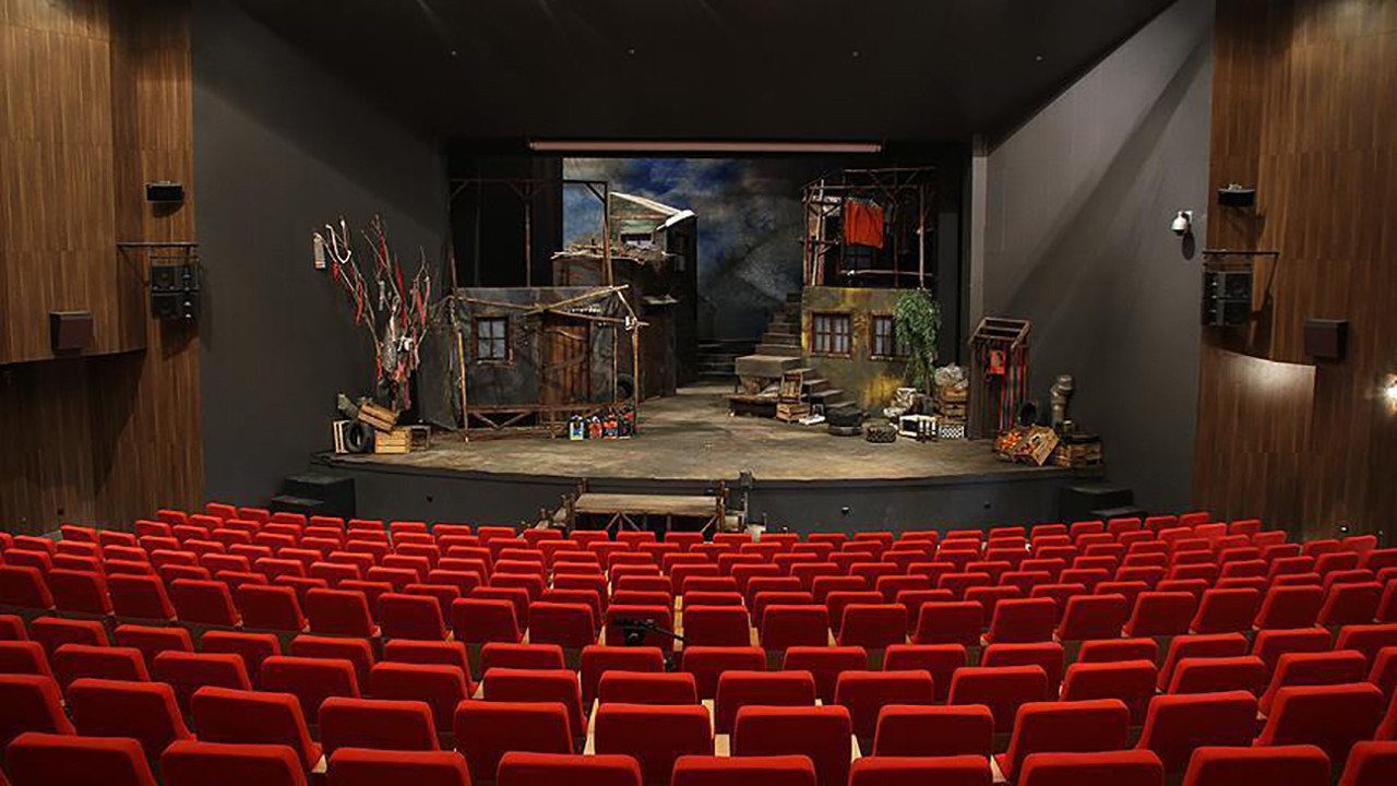 Dünya Tiyatro Günü’nde biletler bir anda tükendi: Tiyatro severler akın etti