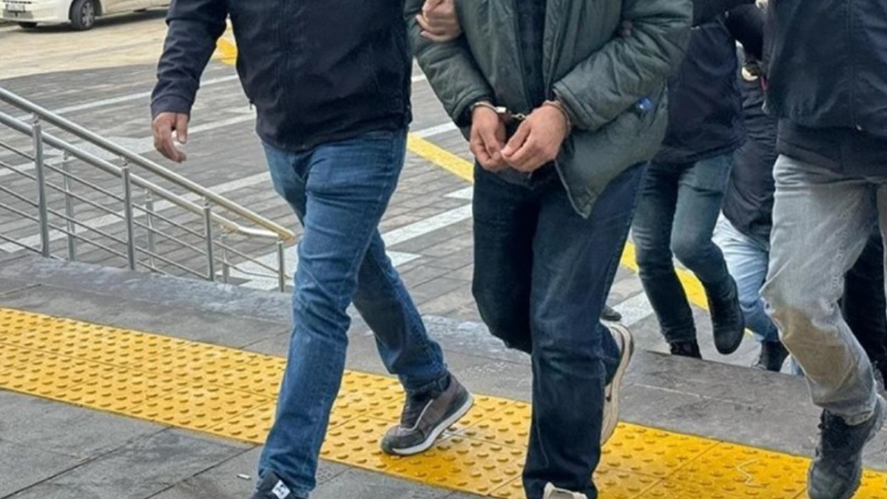 Sosyal medyada silah paylaşımı yapan 9 şüpheli yakalandı