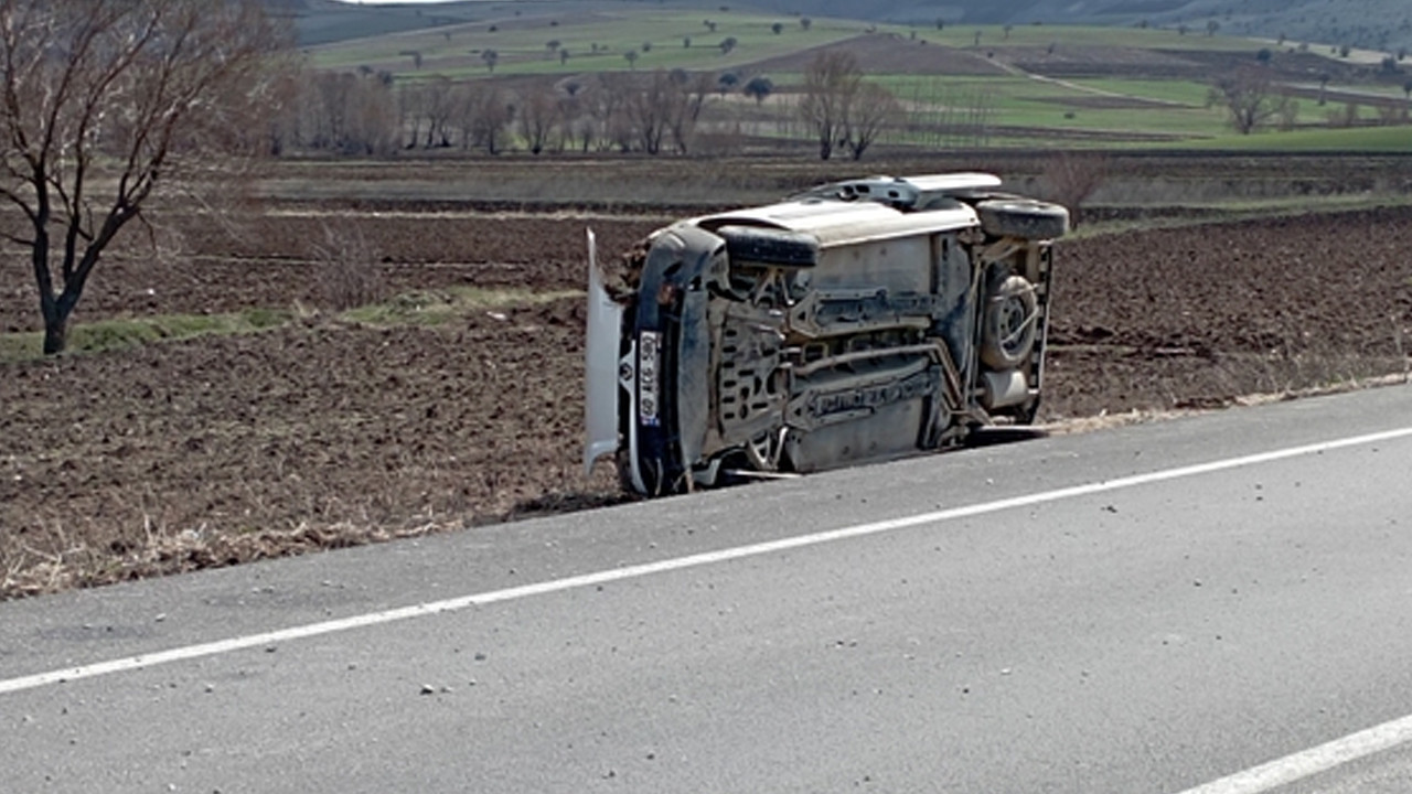 Tokat’ta kaza yapan otomobil devrildi: 3 kişi yaralandı