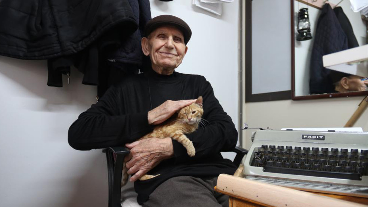 95 yaşındaki adamın mesleği duyanlar şaşırıyor: Avukat değil ama boşanmak isteyenler kapısını çalıyor