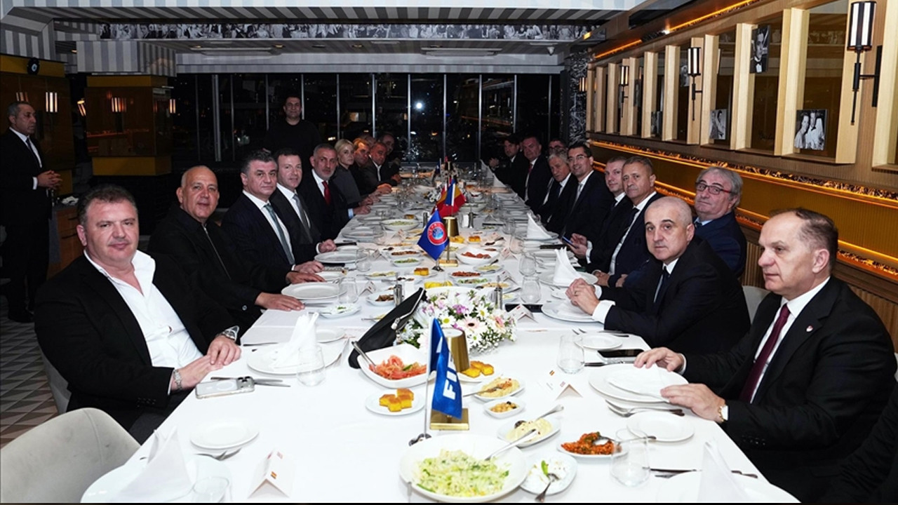 A Milli Futbol Takımı’ndan Romanya maçı öncesi resmi yemek