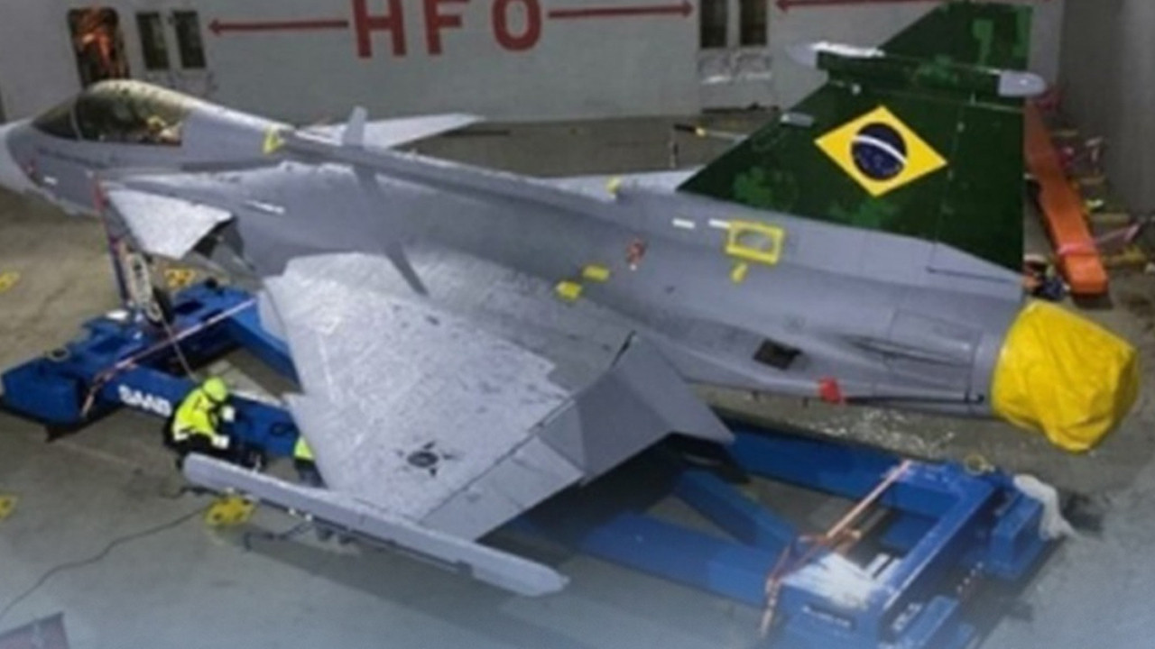 Brezilya'da üretilen ilk süpersonik savaş uçağı tanıtıldı