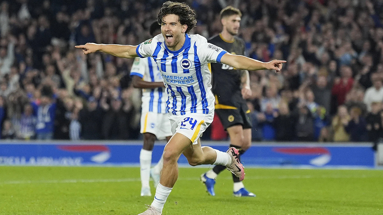 Manchester United Ferdi Kadıoğlu'nu transfer listesine aldı