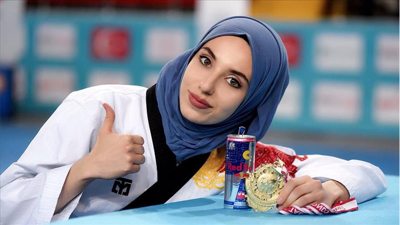 Milli tekvandocu Kübra Dağlı Türkiye Açık Tekvando Turnuvası'nı 2 altın madalyayla tamamladı