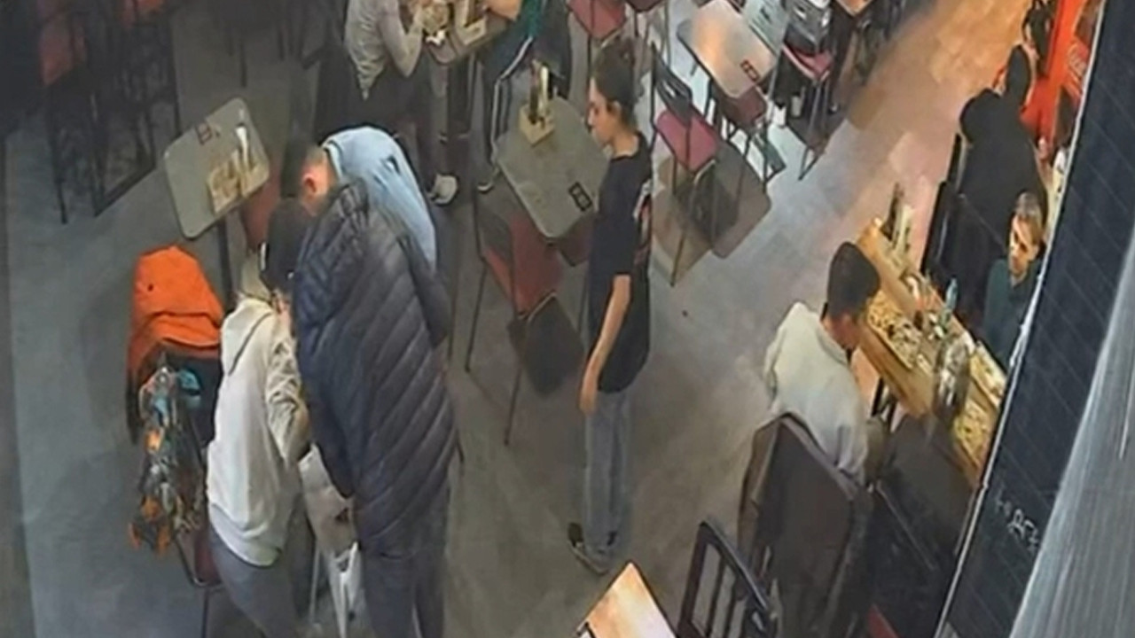 Bebeği Heimlich manevrası ile kurtardı