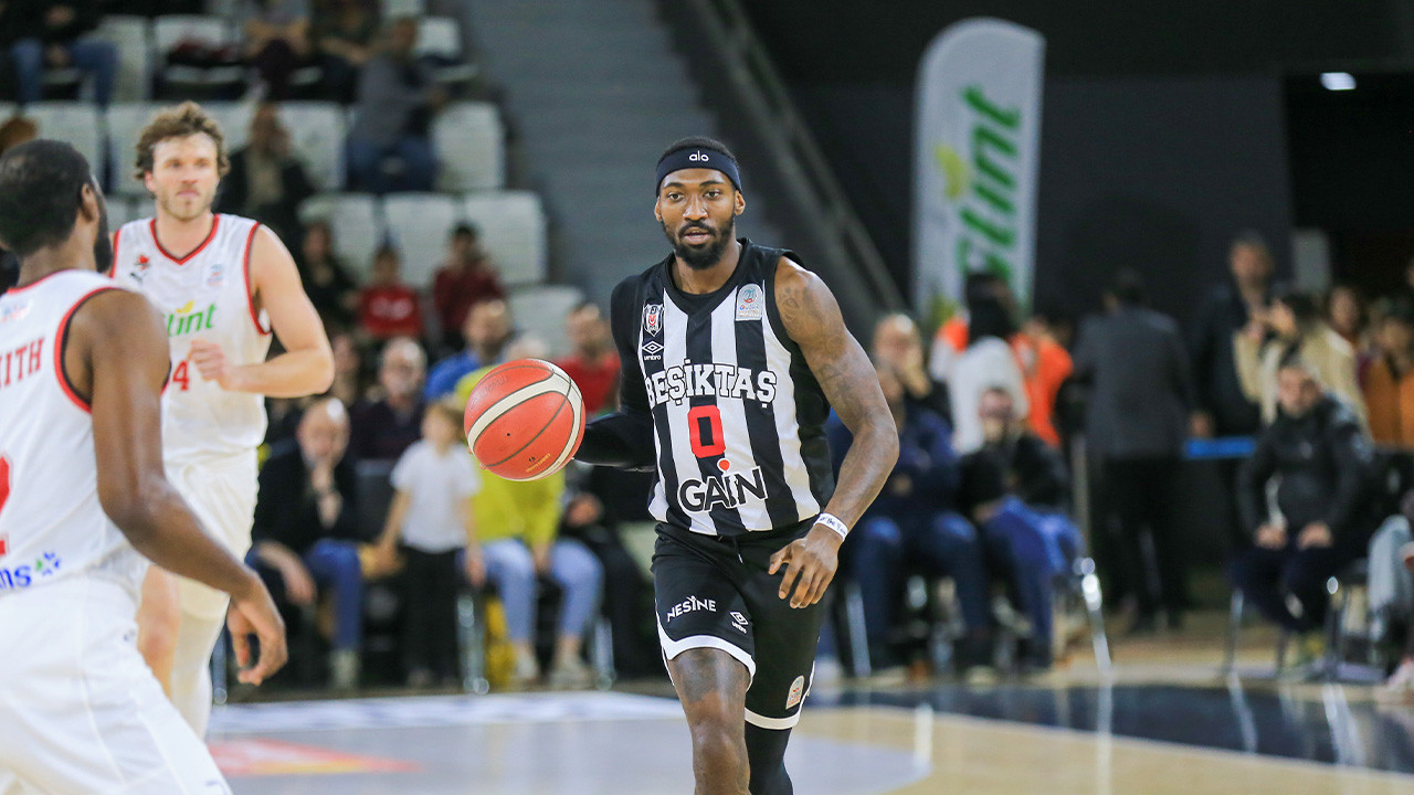 Beşiktaş Manisa'da 32 farkla kazanarak gövde gösterisi yaptı