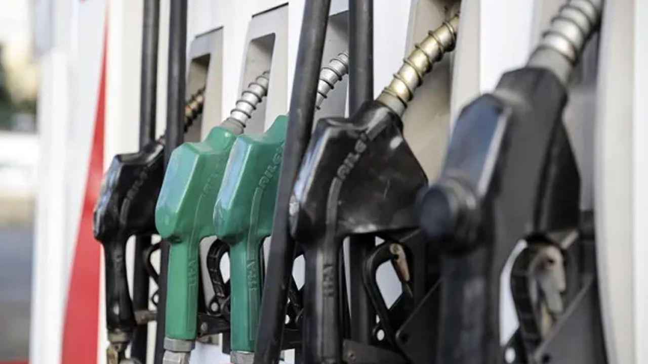 Orta Doğu'daki gerilim nedeniyle Hindistan, benzin ve mazot vergisini düşürdü