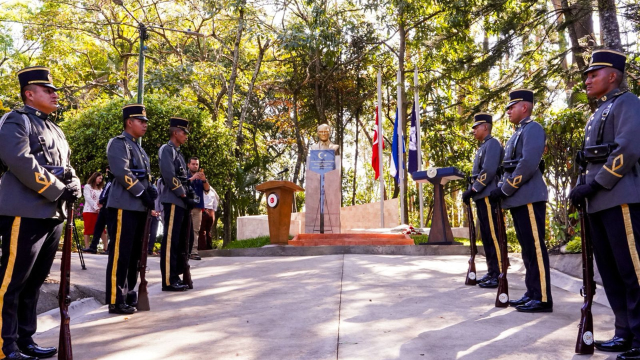 El Salvador’da Atatürk’lü Türkiye Parkı törenle açıldı