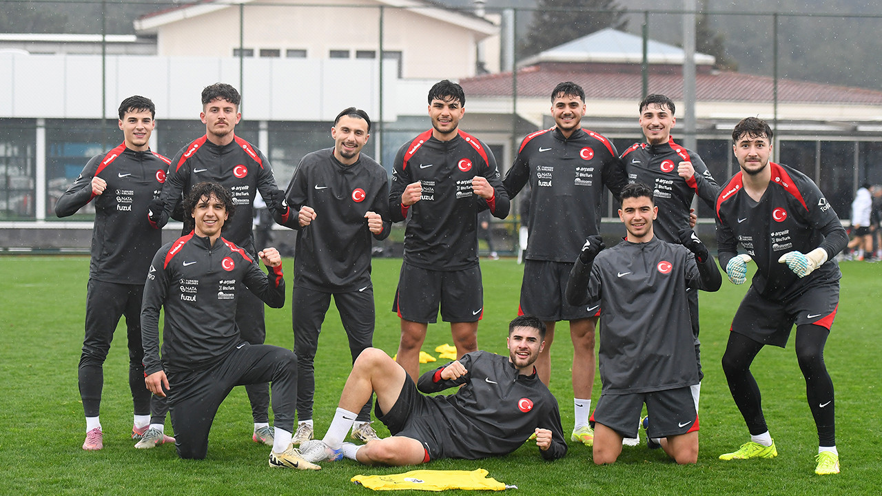 Ümit Milli Takımı yağmur altında idmanı sürdürdü