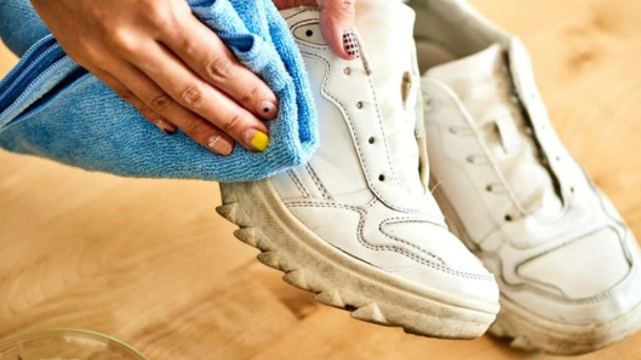 Ayakkabı kokusunu maskelemeyin, doğal yollarla yok edin