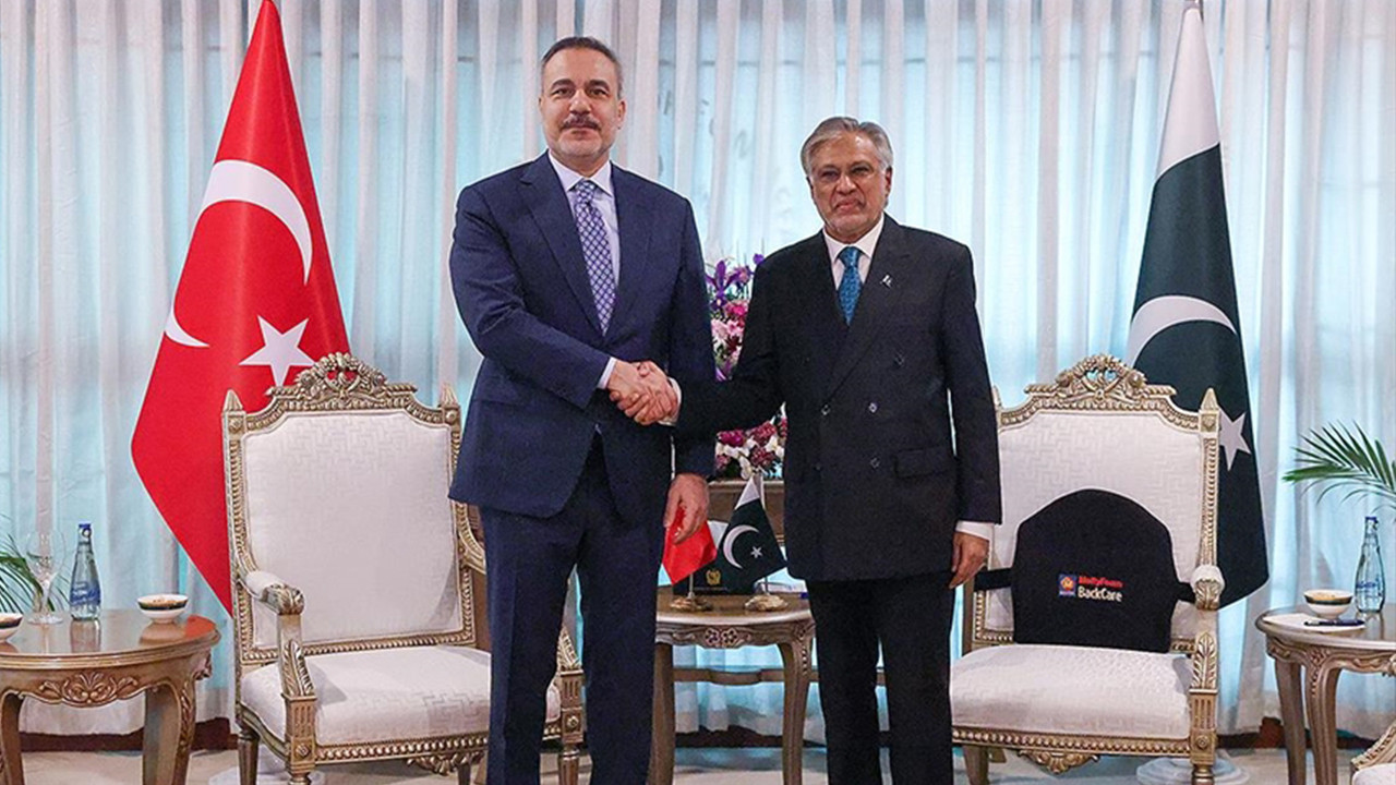 Dışişleri Bakanı Fidan, İslamabad'da Pakistanlı mevkidaşı Dar ile görüştü