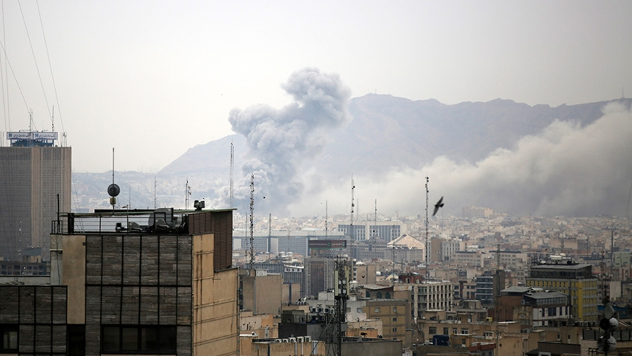 İsrail, Tahran'da komuta merkezlerini vurduğunu iddia etti