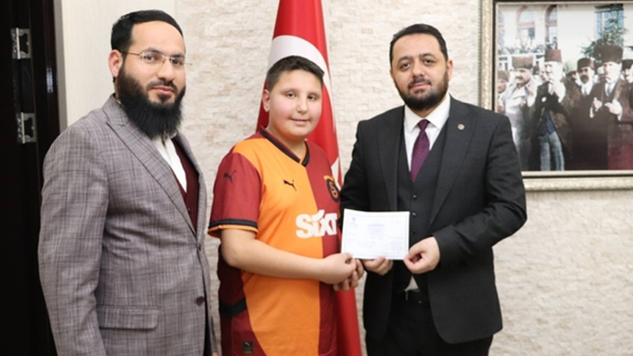 Ortaokul öğrencisi bayram harçlıklarını Filistin’e bağışladı