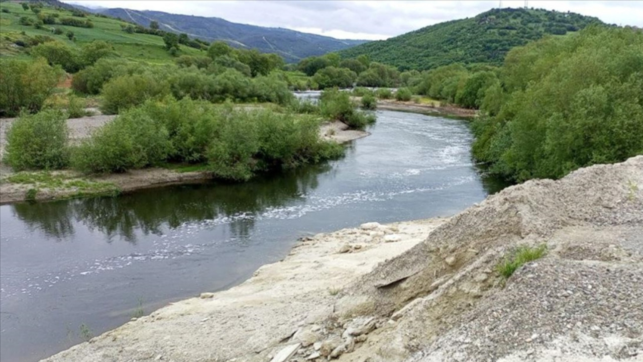 Simav Çayı'nda mahsur kalanlara ulaşıldı