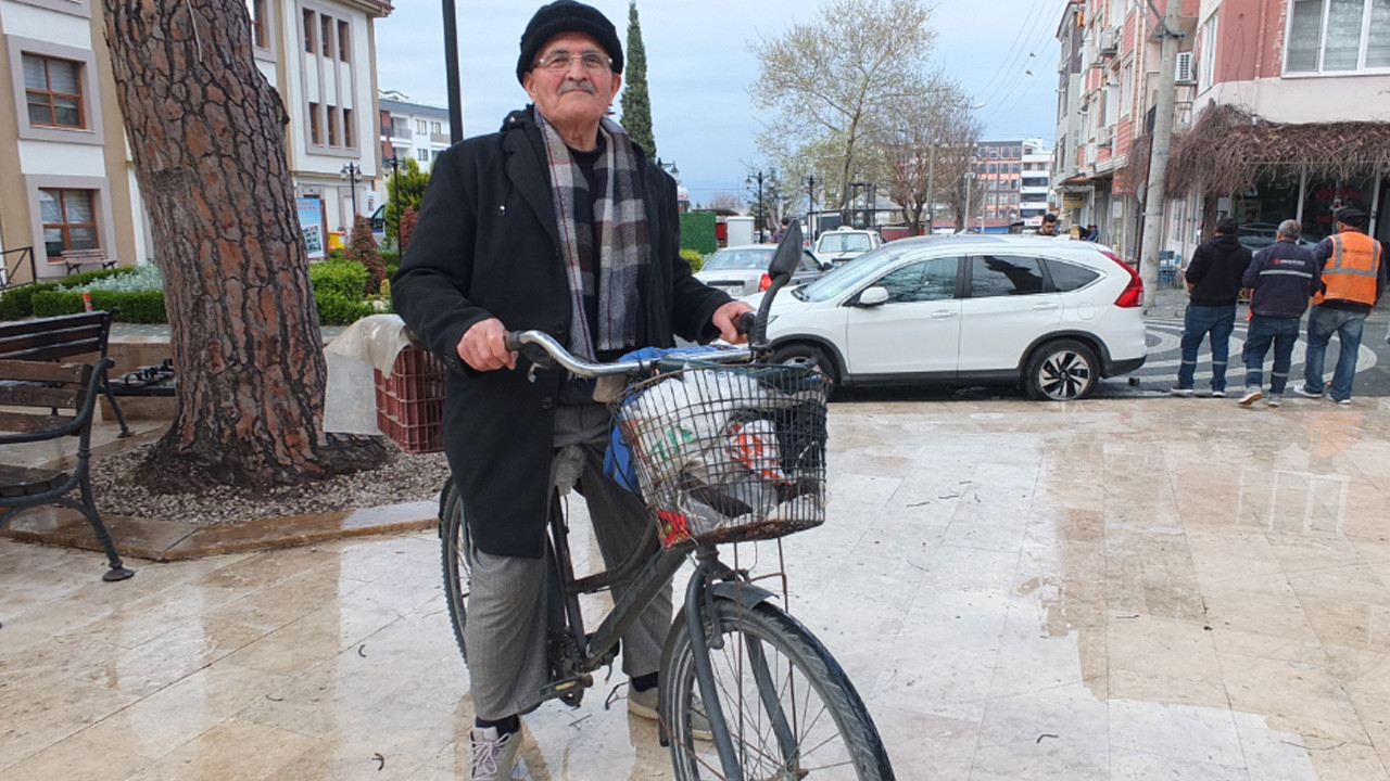 81'lik Hüseyin Dede her yere bisikletle gidiyor