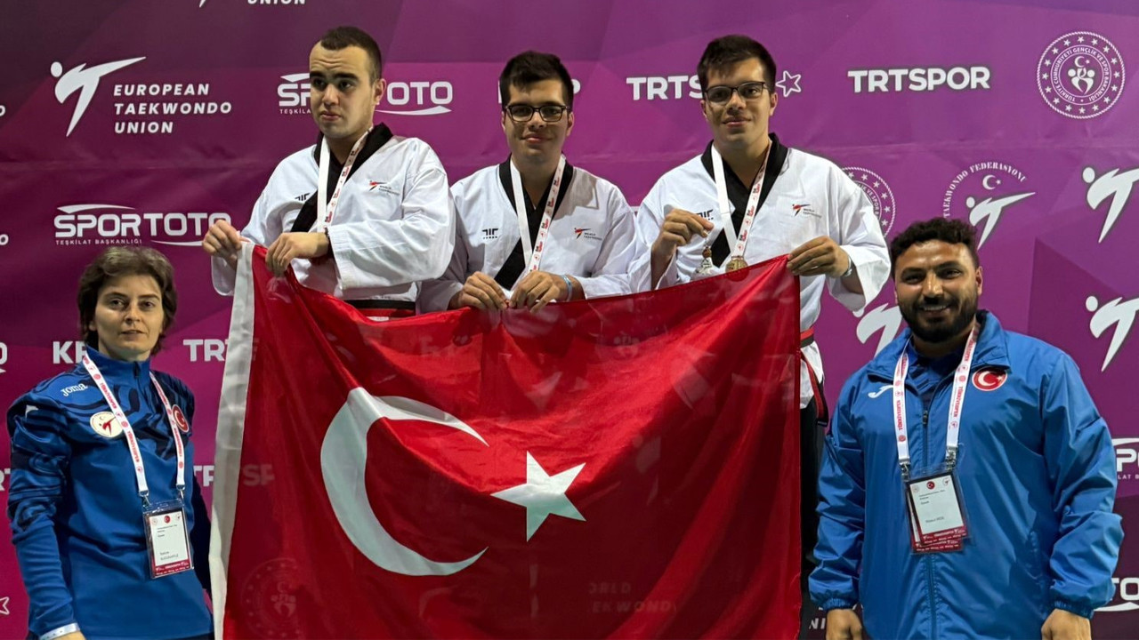 ASÜ’lü sporculardan uluslararası zafer: Türkiye açık Taekwondo’da şampiyon oldular